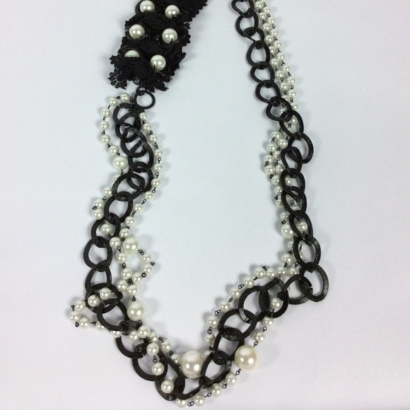 EFM Pearl Lace Necklace - Picture 2 of 6